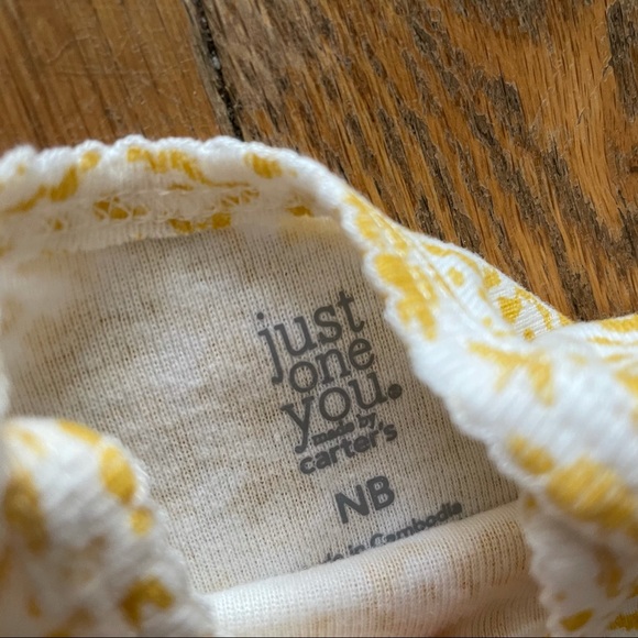 Carter’s newborn onesie set - Picture 8 of 8